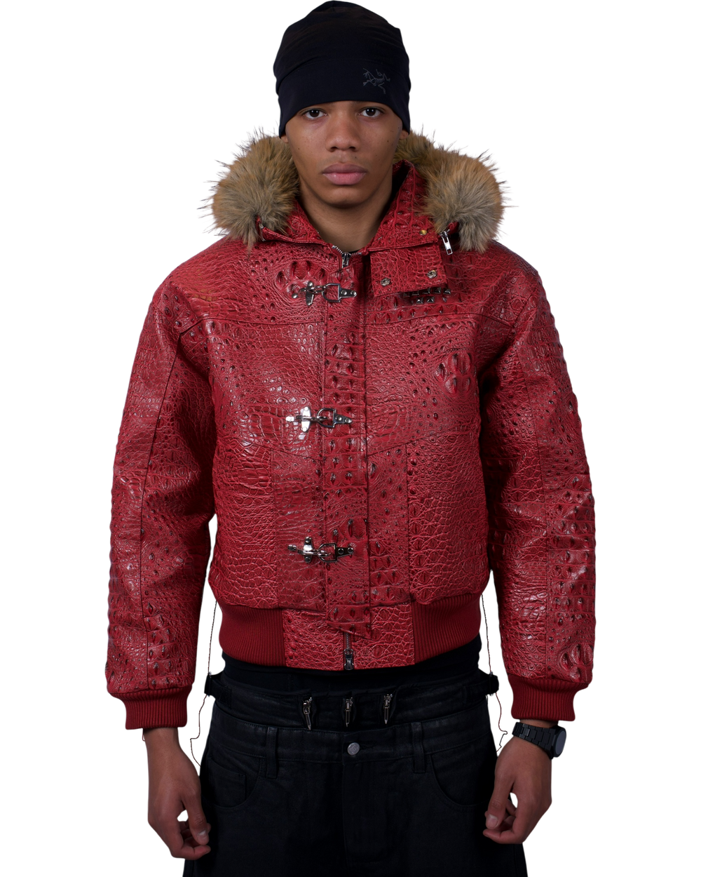 Veste Maison52 rouge en similicuir effet crocodile avec capuche amovible, col haut, fermoirs pompiers et clous métalliques