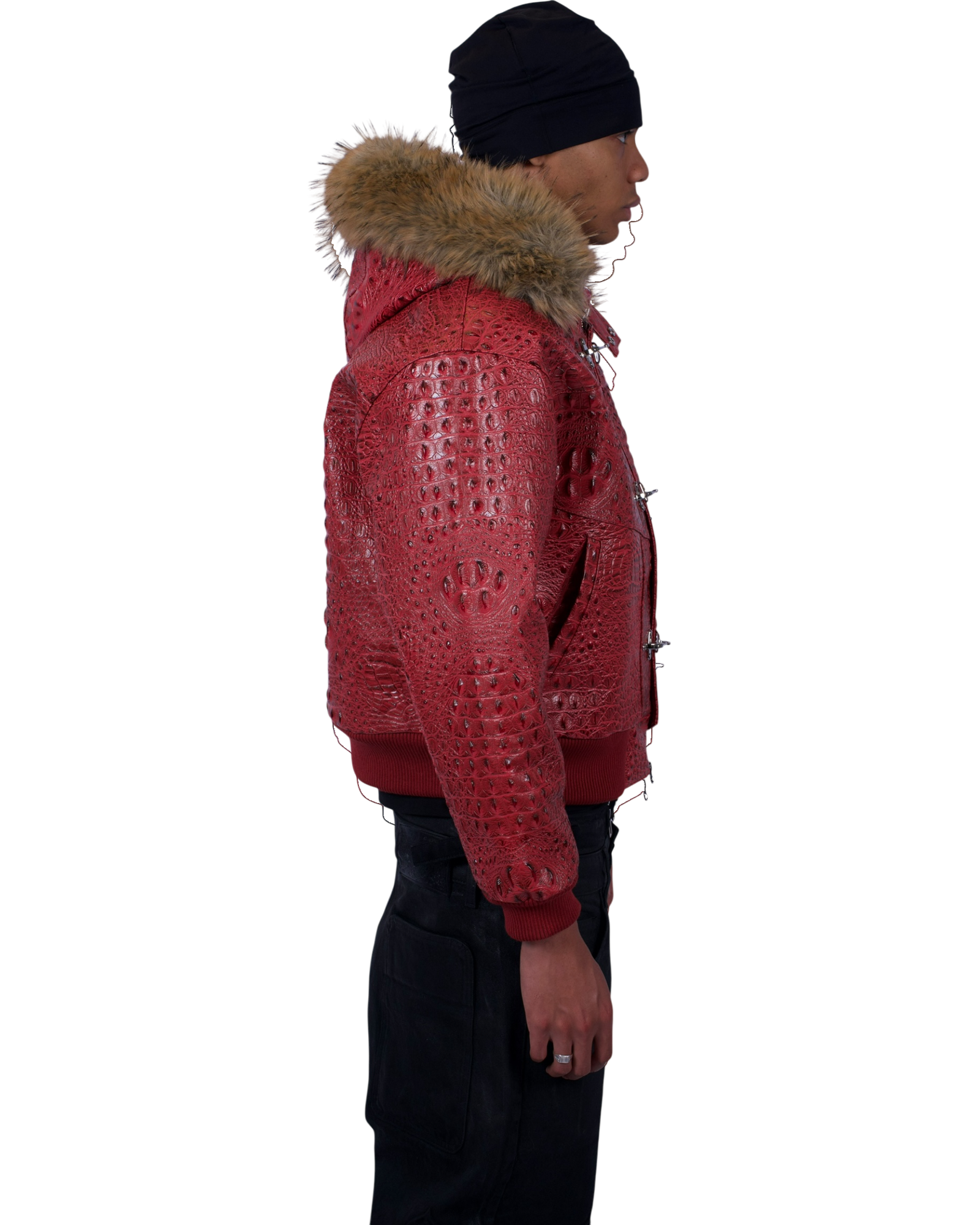Veste Maison52 rouge en similicuir effet crocodile avec capuche amovible bordée de fourrure et fermetures style pompier